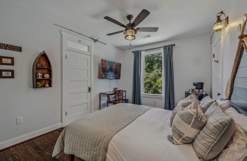 Berkeley Springs Bed & Breakfast | River Retreat Suite In Town!- Inside The Grand Castalian Inn B&B
