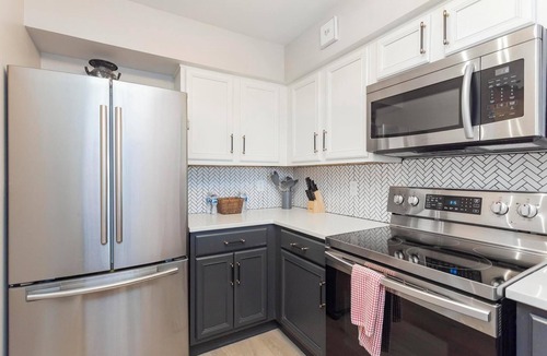 North Capitol Condo | Riverfront Condo | Walk Downtown | Pool + Parking