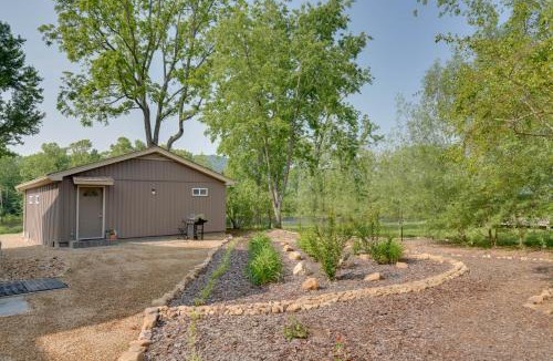 Elizabethton House | Riverfront Elizabethton Detached Studio with Grill