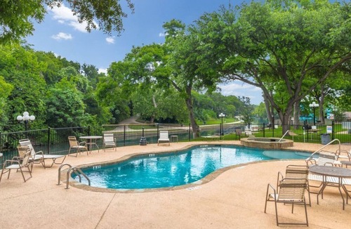 New Braunfels Condo | Riverfront Flotation Fun near the Tube Chute 1 Br Condo 3 min from Schlitterbahn