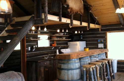Questa Cabin | Riverfront Log Cabin, minutes away from your outdoor adventure