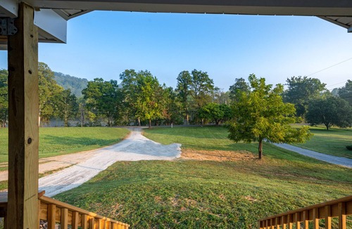 Bluff City House | Riverfront- Lower Unit | Dock | Smart TV | Wi-Fi