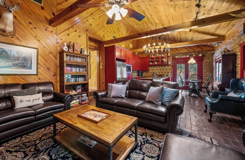 Canyon Lake House | Riverhaus on the Guadalupe:Kayaks, SUP, Canoe - Sleeps 8, King beds