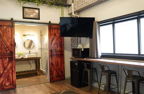 Niles Apartment | Rivers Edge Lofts - Unit 5
