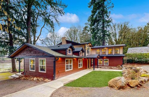 Oak Grove House | Riverside at the Riverhouse