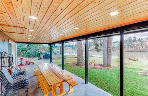 Oak Grove House | Riverside at the Riverhouse