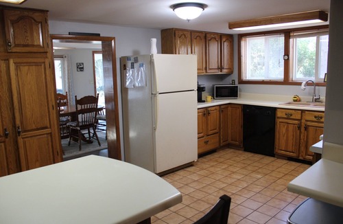 Town of Lysander House | Riverside Getaway - Spend Time with Family and Friends