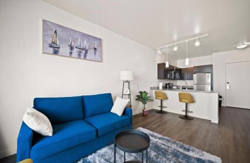 Fifth Ward Apartment | Riverside Plaza Blue