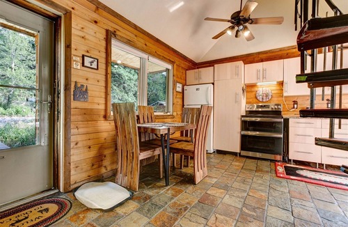 Lyons Cabin | Riverside`s Hideout Cabin