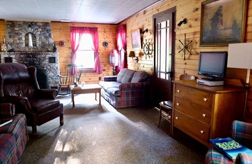Idlewild Cottage | Robertson's Cottages; Door County Waterfront Resort/Harbor Home, Dog Friendly