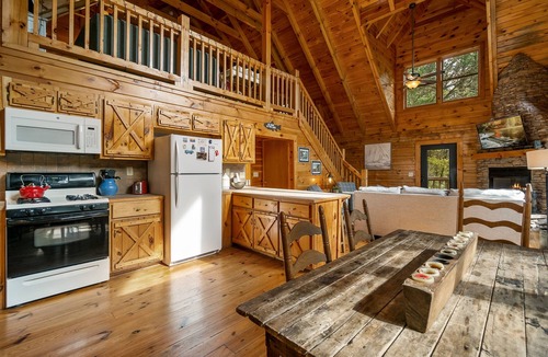 Lancaster Ski Chalet | Robin's Nest at Cove Hollow