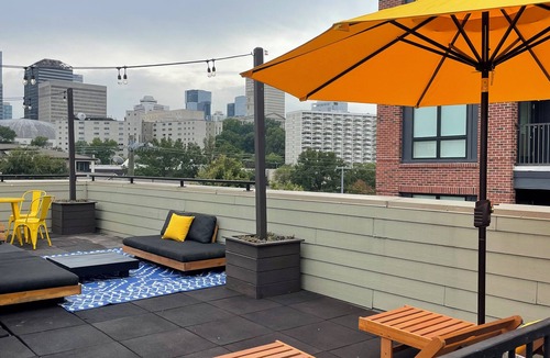 North Capitol House | Robin's Nest| Rooftop Deck |Walk to Downtown