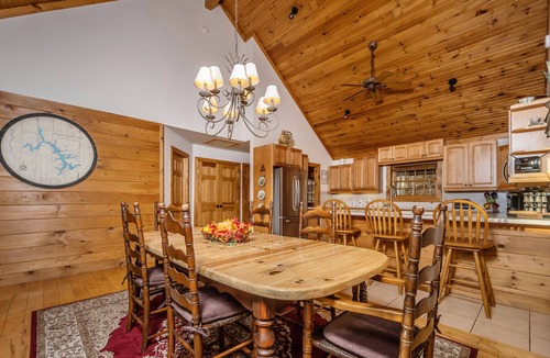 McHenry House | Rock Lodge Cabin | Fire Pit, Expansive Deck!