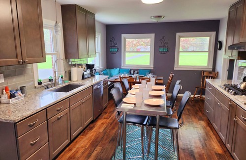 Rockford House | Rogue River Frontage