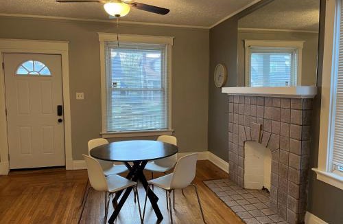 Norwood Apartment | Rolston 1, One Bedroom Unit near Xavier Downtown