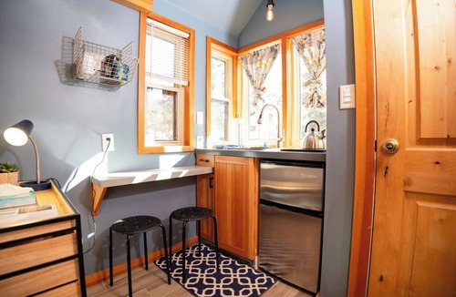 Lyons Resort | Romantic Retreat at Cherry Birch – Cozy Tiny Home by the River in Lyons