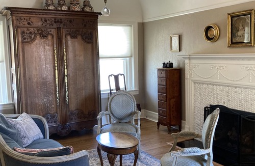 Cheesman Park Apartment | Romantic Retreat with a Private Balcony! 3 Stories, 3 Bed 2 Bath, +FREE PARKING!