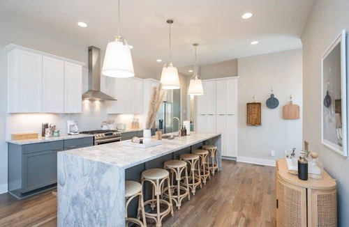 Hadley - Washington House | Rooftop City Views, Garage, Near Bway