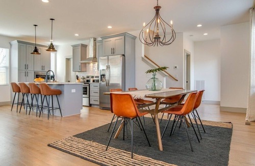 Hope Gardens House | Rooftop Fire Pit | 2 mi to Brdwy | Modern Vibes