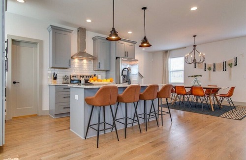Hope Gardens House | Rooftop Fire Pit | 2 mi to Brdwy | Modern Vibes