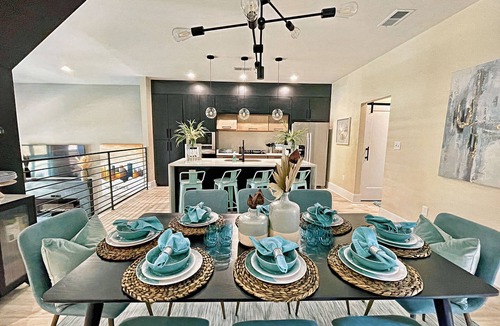 New Pathways House | Rooftop Patio/3 Mins to Downtown/Stylish House
