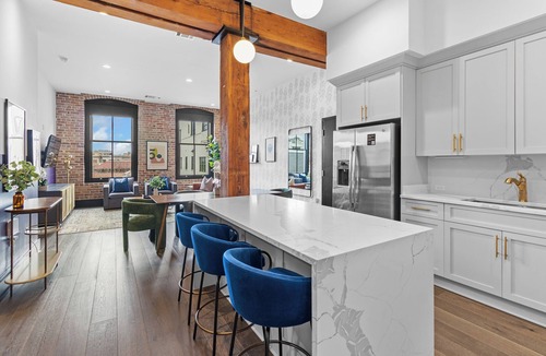 Arts/Warehouse District Hotel | Rooftop Pool | Full Kitch | Game Room | Valet Park | Sleeps 12 | Heated Pool | Gym