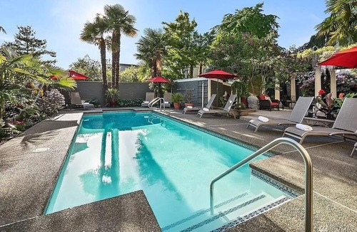 Broadway House | Room 202 - Unique Accommodations in Seattle's Capitol Hill
