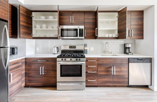 Civic Center Apartment | Roomy Hayes Valley 1BR w/Yoga Studio, 1 min to BART, by Blueground