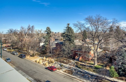 University Park Apartment | Roomy University 2BR w/ W/D, Roof Deck, next to U of D, by Blueground