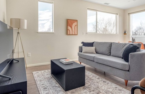 University Park Apartment | Roomy University 2BR w/ W/D, Roof Deck, next to U of D, by Blueground