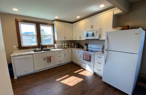 Brillion House | Rosemary Parsonage: Spacious 5-bedroom house in amazing Brillion with WiFi, AC