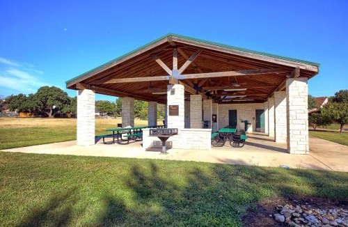 Brushy Creek House | Round Rock Family Retreat 4BR 3BA Close to Shopping and Attractions Sleeps 10