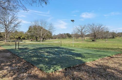 Lacy-Lakeview House | Ruby Dell Ranch - Just 10 mins from downtown Waco