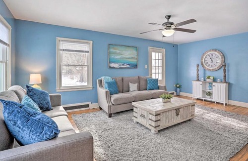 Minetto House | Rural Oswego Cottage on 50-Acre Orchard and Farm!