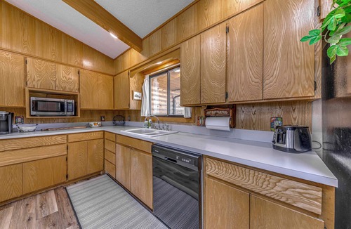 Alto Cabin | Rustic Alto Cabin w/Hot Tub, Deck & Fireplace!