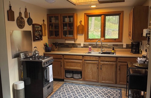 Evergreen House | Rustic and charming 2 bedroom retreat with a beautiful deck