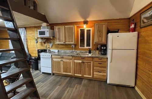 Fairbanks Cabin | Rustic Cabin at 17.5 Chena Hot Springs Rd.