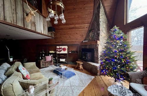 Whites Creek Cabin | Rustic Cozy Cabin, 20 minutes from Downtown Nashville! 30 day minimum stay