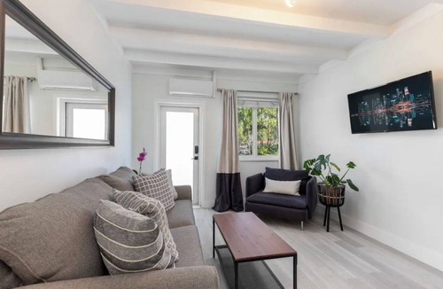 Colee Hammock Apartment | Rustic Cozy Haven - 1 bedroom Las Olas in FORT LAUDERDALE