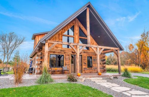 De Soto House | Rustic Hideaway sleeps 4 Hot tub
