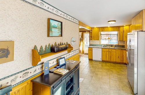 Cripple Creek House | Rustic home with mountain views, wood-burning stove, basketball court, & patio
