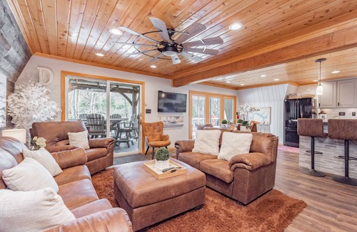 McHenry House | Rustic Lake Getaway Just Steps to Wisp & Fun