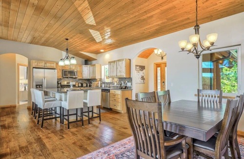 Woodland Park Ski Chalet | Rustic Lux! Private Cabin, Hot Tub, Game Room A+