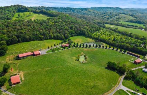 Chestnut Mound House | Rustic Retreat in Hickman on 160 Acres with Views!