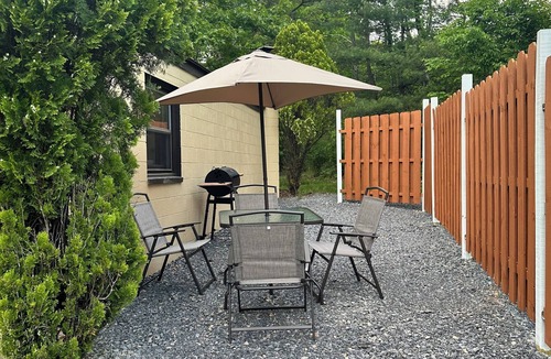 Berkeley Springs Cabin | Rustic Tabor Woods Cabin near Cacapon State Park w/Patio, Grill