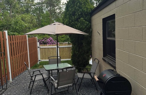 Berkeley Springs Cabin | Rustic Tabor Woods Cabin near Cacapon State Park w/Patio, Grill