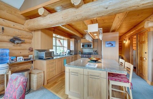 Ward Cabin | Rustic Ward Retreat w/Deck + Mountain Views!