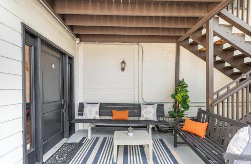 Rutledge Hill House | Rutledge After Dark - Walk to Broadway & The Gulch