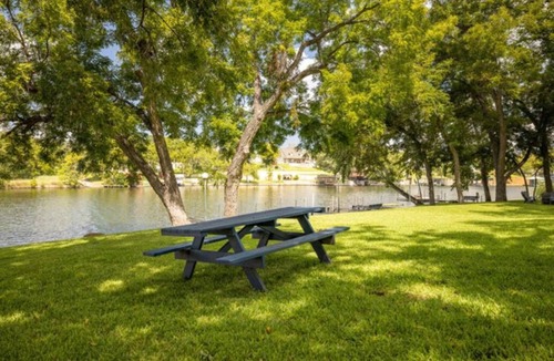 Burnet RV Rental | RV Site - Pull Through 27
