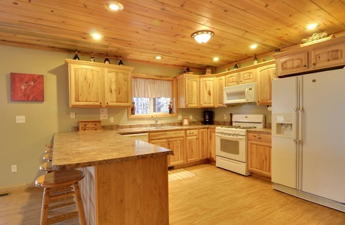 Duck Creek Village Cabin | S`more Fun Cabin great location in Strawberry & perfect homebase for activities